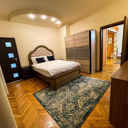 Central Apartment W/ Fire Place - Ground Floor Bucureşti Eksteriør bilde