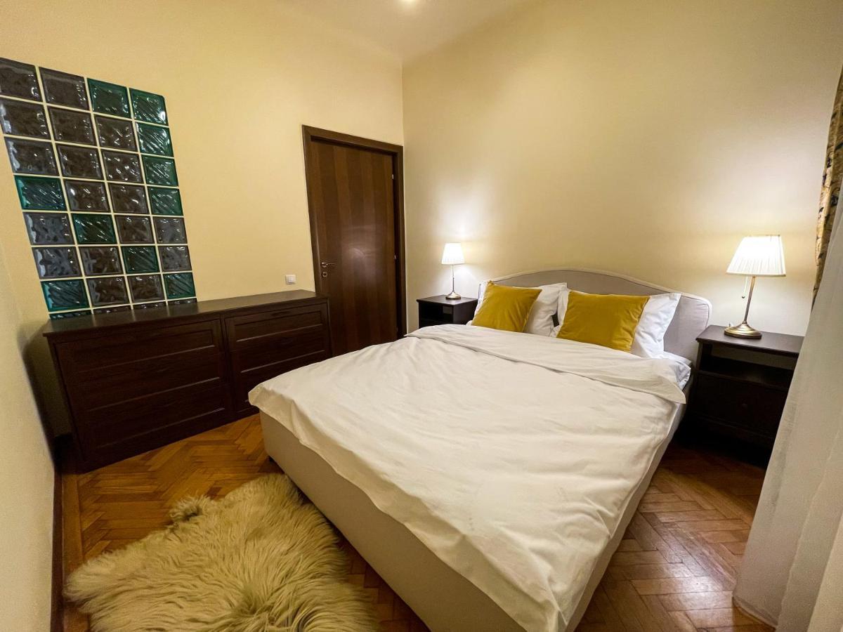 Central Apartment W/ Fire Place - Ground Floor Bucureşti Eksteriør bilde
