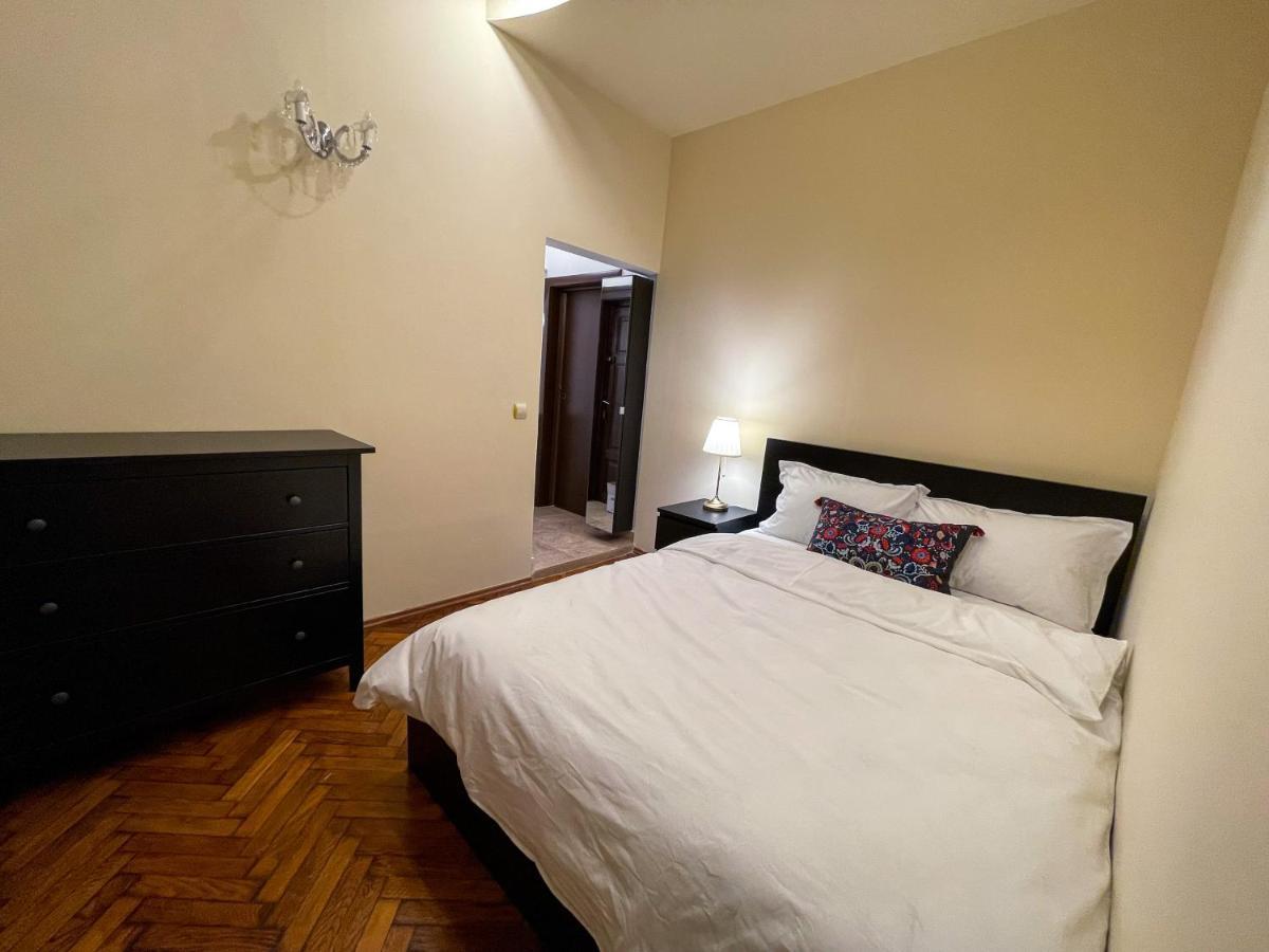 Central Apartment W/ Fire Place - Ground Floor Bucureşti Eksteriør bilde