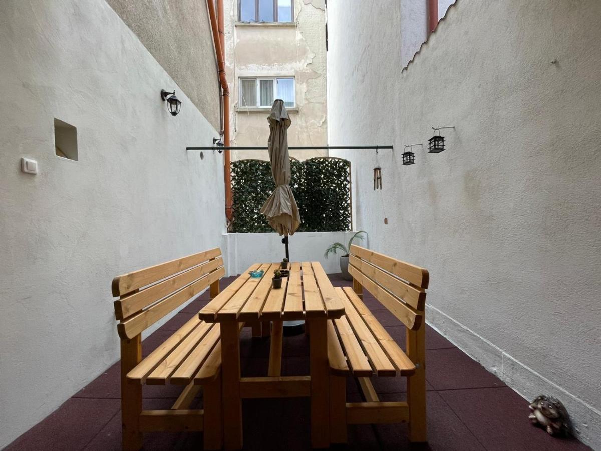 Central Apartment W/ Fire Place - Ground Floor Bucureşti Eksteriør bilde